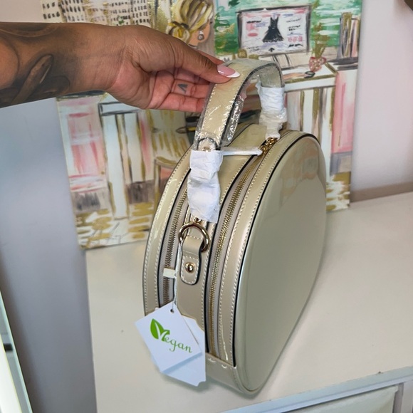 Chic Round Handbag - Picture 3 of 4